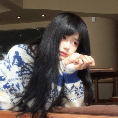 女玩家喜迎春海报