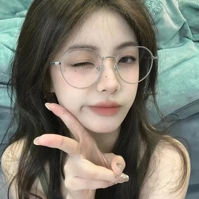 赖猫的狮子倒影海报